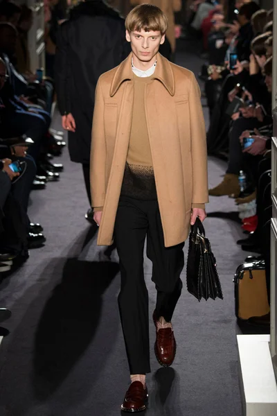 Look 27